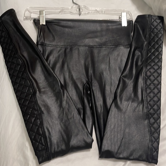 Spanx quilted faux leather leggings size Small - Picture 2 of 3